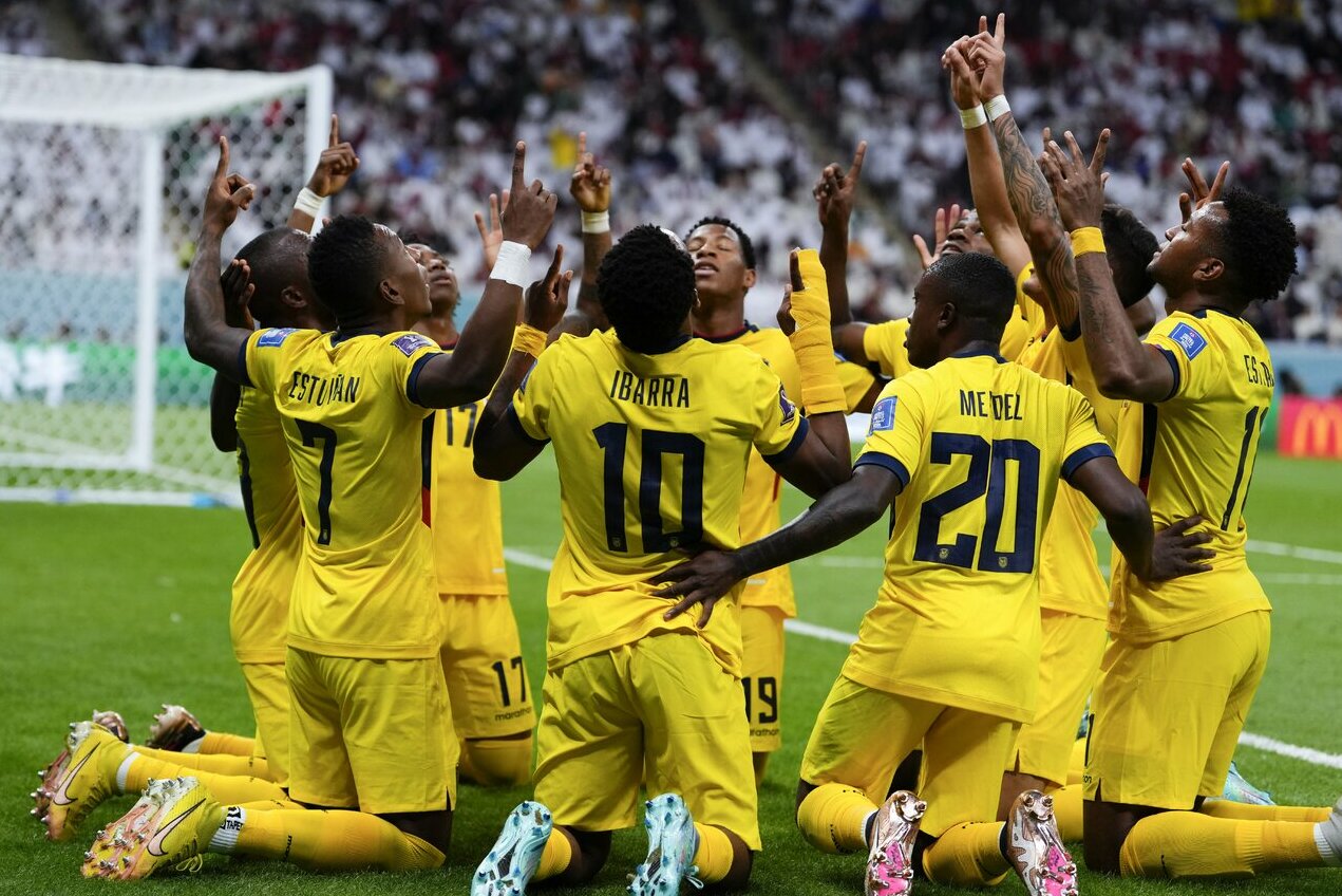nel 2022 All’inizio della Coppa del Mondo, E. Valencia ha segnato una doppietta e la nazionale ecuadoriana ha vinto contro il Qatar
