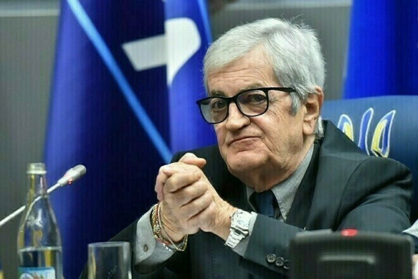 Mr. Stuparas non capisce perché l’Ucraina ha bisogno di L. Luci: “Siede in Italia e riceve uno stipendio pazzesco”